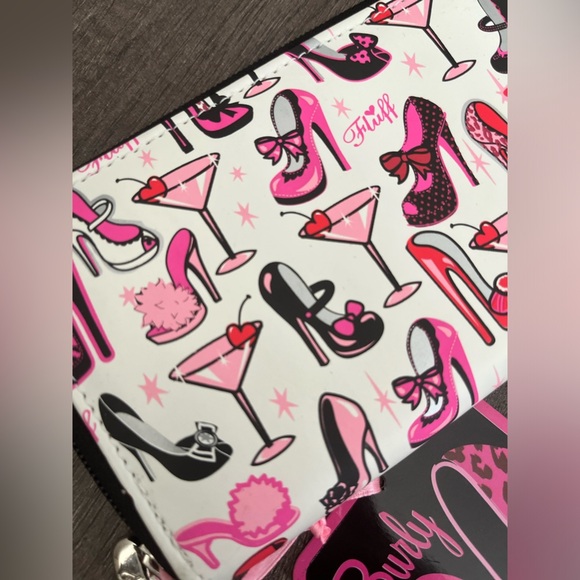 NWT Fluff Wallet - Picture 5 of 9